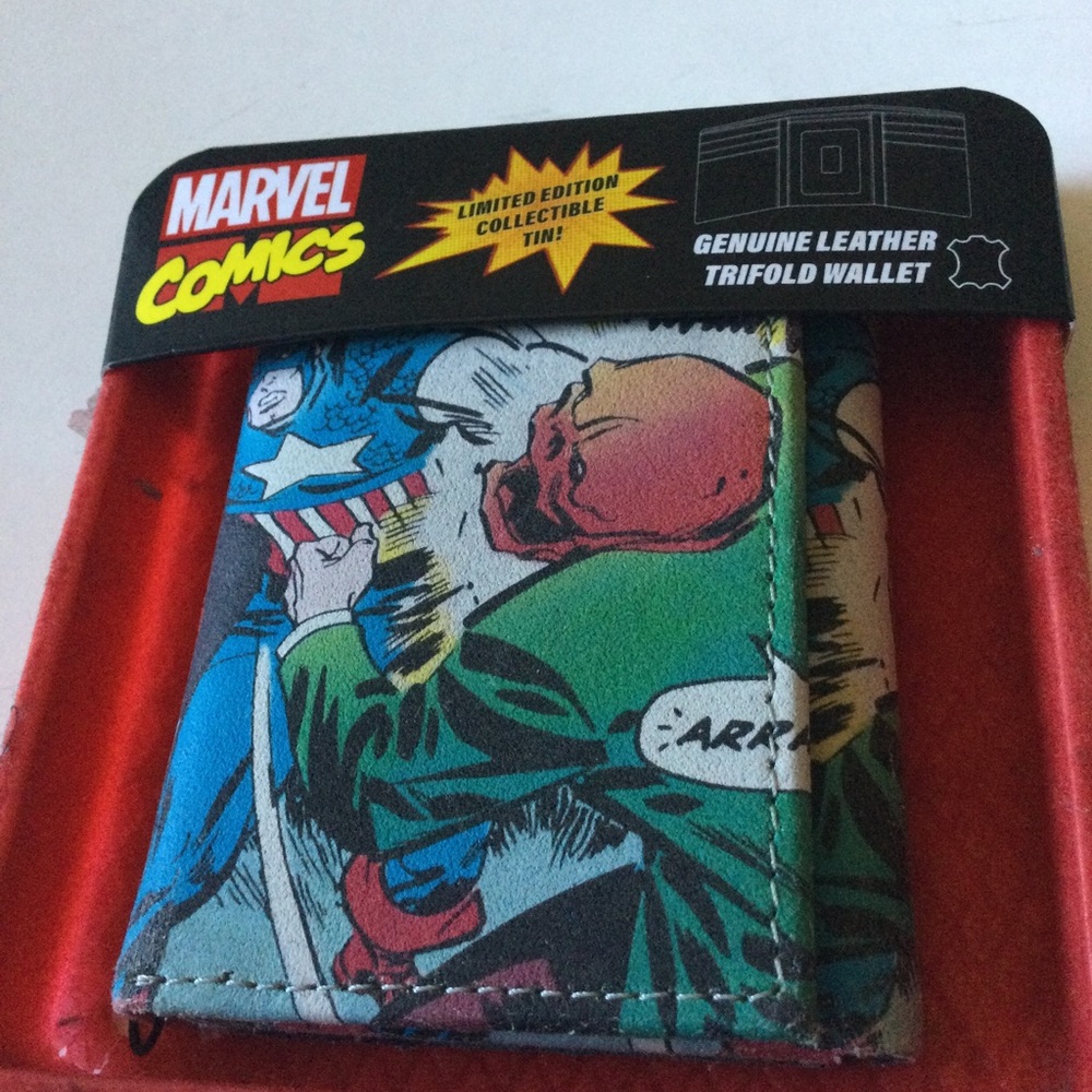 MARVEL COMICS CAPTAIN AMERICA LEATHER TRIFOLD WALLET NWT